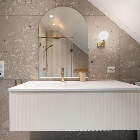 Arctic Homes - Historical Newly Renovated Apartment *